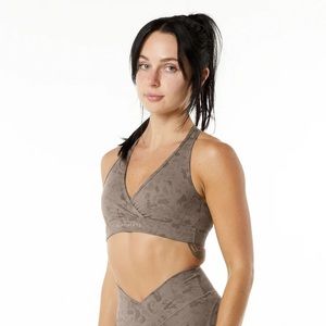 Alphalete Surface Path Bra Size M